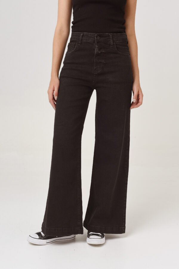 Wide Black Dalia